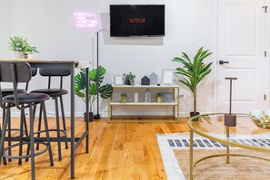 Dining - City Center Oasis Newark (Newark)