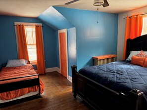 2 bedrooms, WiFi, bed sheets - Charming 2-bedroom trail house in Bramwell, WV (Bramwell)