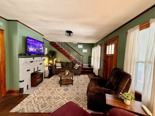 Charming 2-bedroom trail house in Bramwell, WV