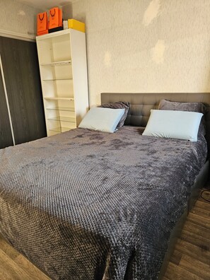 1 chambre, fer et planche à repasser, Wi-Fi, draps fournis