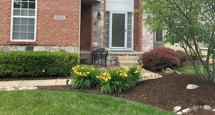 Charming 2-bedroom bed & breakfast in wonderful Ypsilanti with WiFi, AC