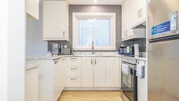 Cookware/dishes/utensils