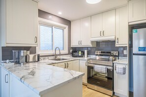 Kochgeschirr/Geschirr/Besteck