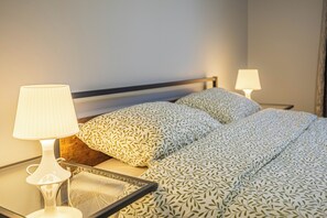 5 bedrooms, iron/ironing board, WiFi, bed sheets - Entire NEW House 5BDR , close to DT MTL, 4 Parking (Brossard)