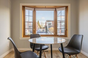 Dining - Entire NEW House 5BDR , close to DT MTL, 4 Parking (Brossard)