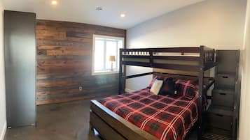 2 bedrooms, travel crib, free WiFi