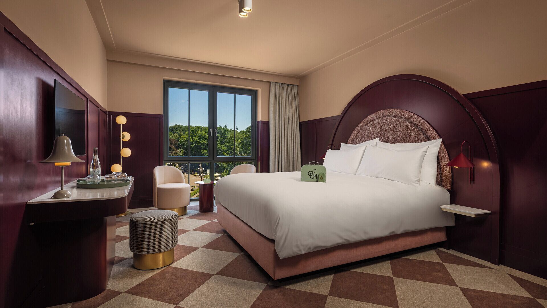 In-room safe, free WiFi, bed sheets