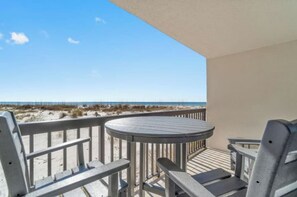 Outdoor dining - Coconut Cottage/Beachfront Condo (Panama City Beach)