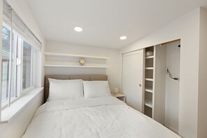 2 bedrooms, desk, iron/ironing board, free WiFi