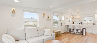 Cozy Bungalow Home 2br+1ba - 9 min to Tacoma Dome