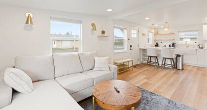 Cozy Bungalow Home 2br+1ba - 9 min to Tacoma Dome