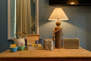 Hypo-allergenic bedding, free WiFi, bed sheets