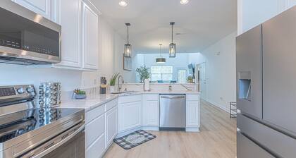 Furnished Midterm Haven: Mins from Downtown CHS!