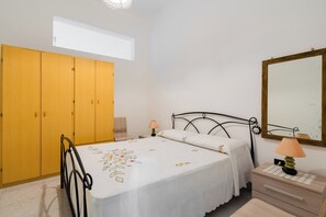 3 Schlafzimmer, Bügeleisen/Bügelbrett