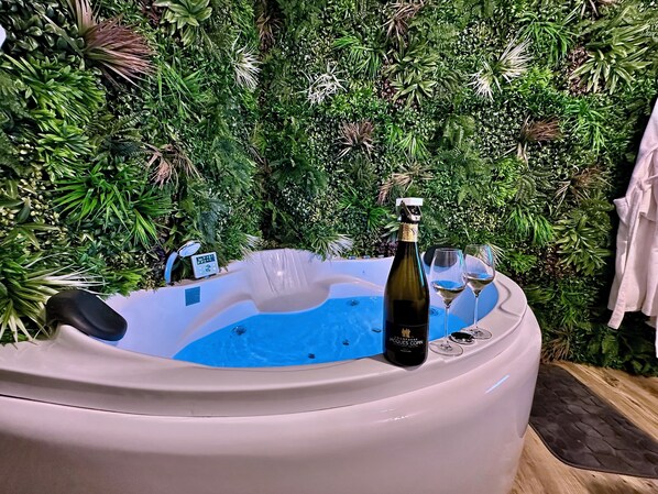 Bain à remous extérieur