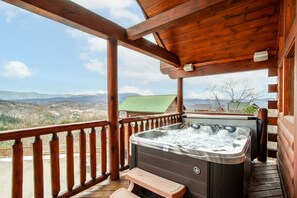 Outdoor spa tub - Valley View Cabin: View, Hot Tub, Fireplace, Grill (Sevierville)