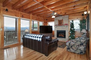 Smart-TV, Kamin, DVD-Player, Tischfußball