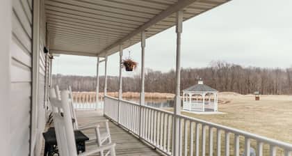 Beautiful private home just a short drive to 2 state parks. Easy access to I-74.