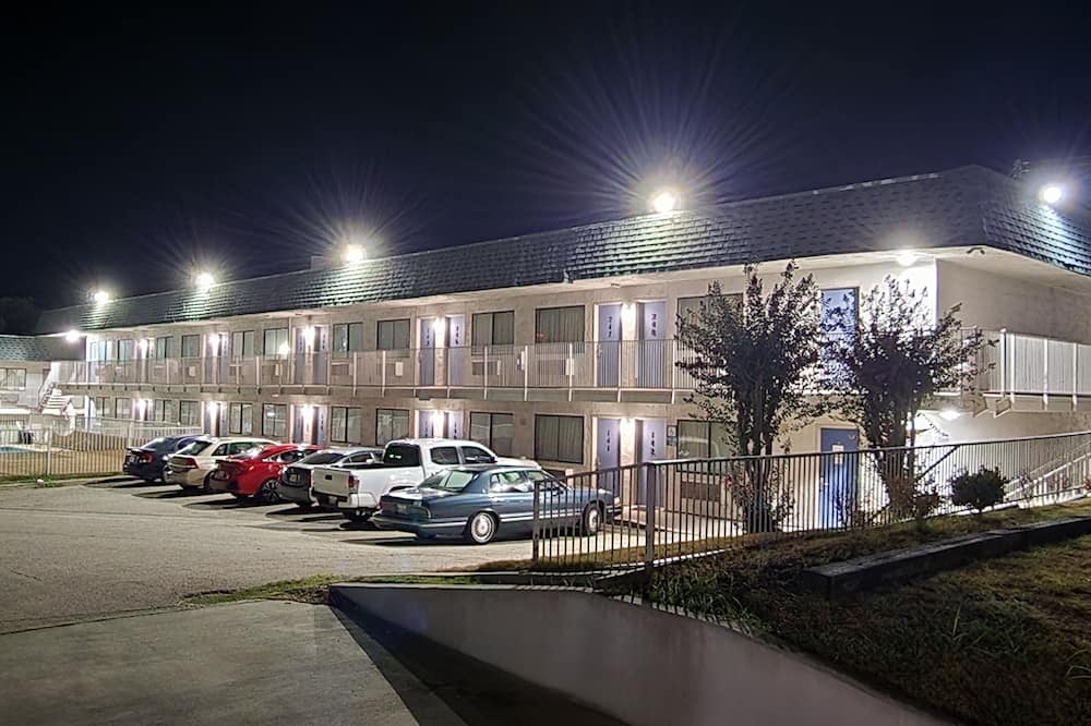 AMERICAN INN