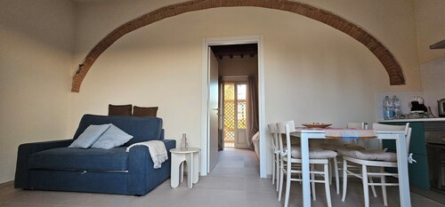 Two-room apartment in the countryside with private outdoor space "the Tinaio"