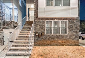 Exterior detail - Comfy Unit Loft 15 min to EWR (Newark)