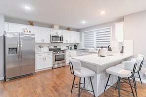 Private kitchen - Comfy Unit Loft 15 min to EWR (Newark)