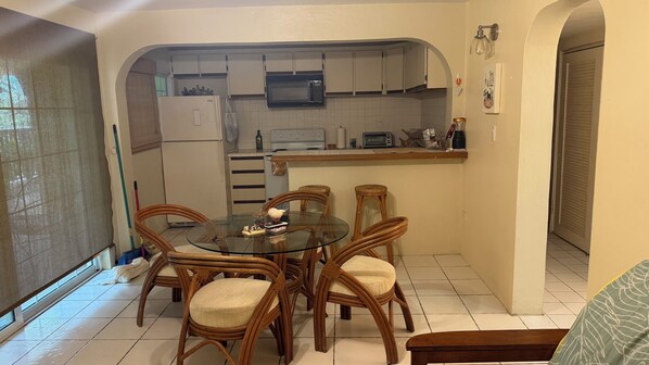 Dining - Charming 1-bedroom apartment in fabulous Christiansted with WiFi, AC (Christiansted)