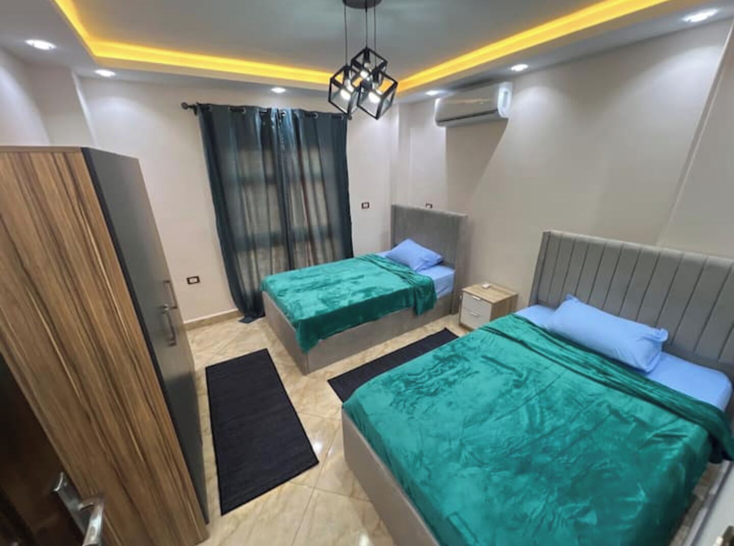 2 bedrooms, iron/ironing board, WiFi