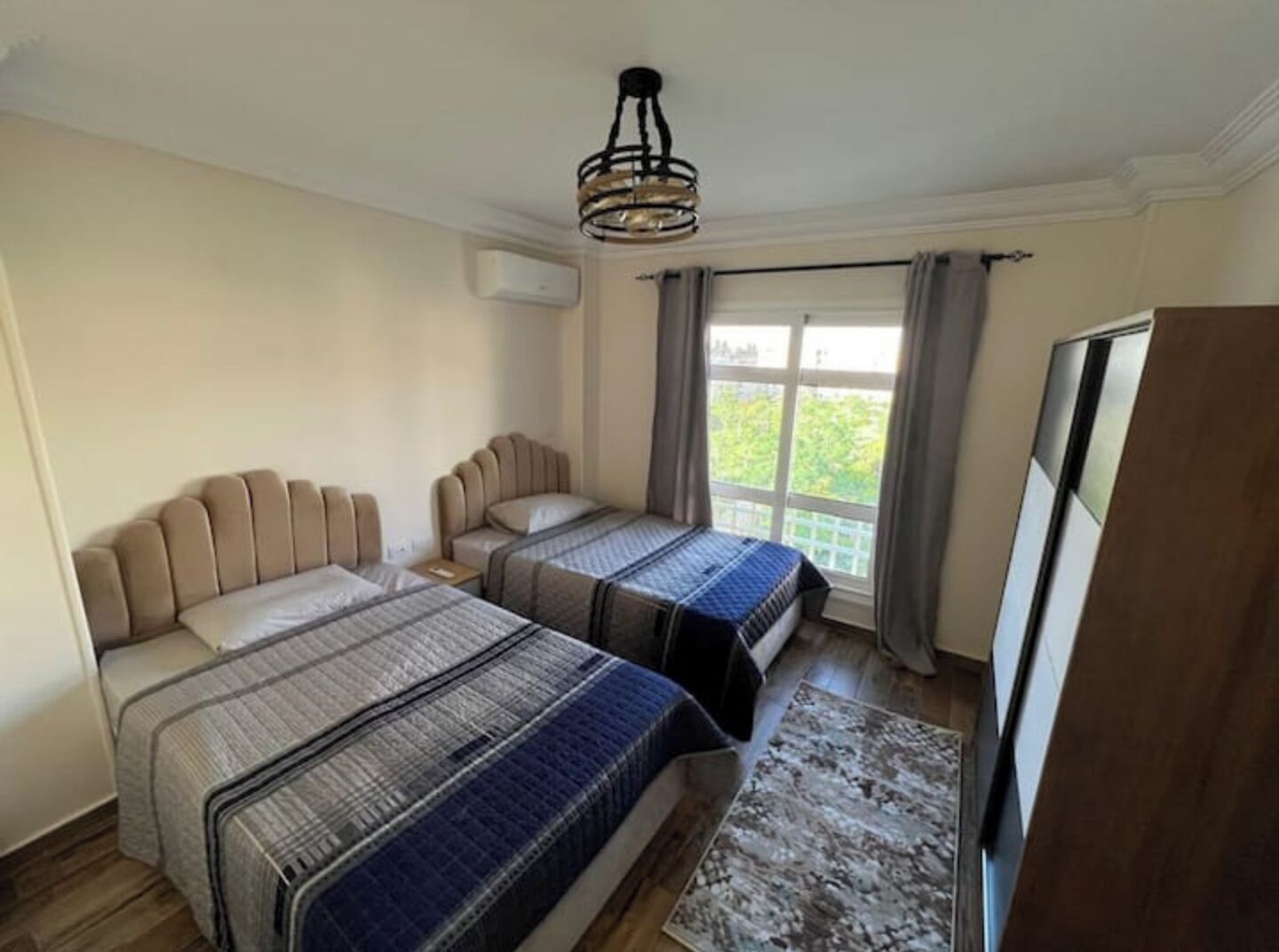 2 bedrooms, iron/ironing board, WiFi