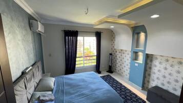 2 bedrooms, iron/ironing board, WiFi