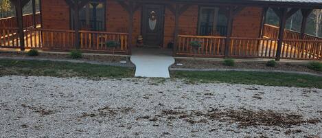 المنشأة من الخارج