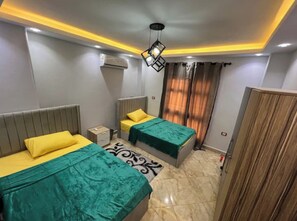 2 bedrooms, iron/ironing board, WiFi