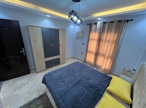 2 bedrooms, iron/ironing board, WiFi