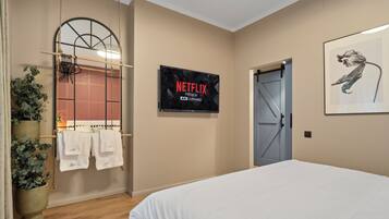 2 dormitorios, tabla de planchar con plancha, cuna de viaje