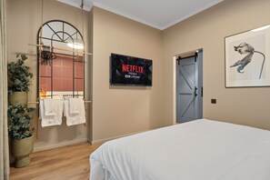 2 slaapkamers, een strijkplank/strijkijzer, reisbedje, gratis wifi