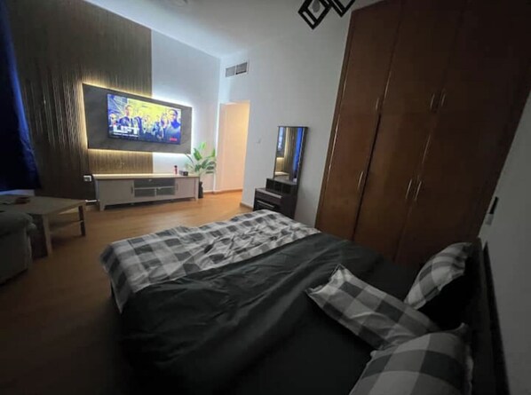 2 bedrooms, iron/ironing board, WiFi - Ajman Elite 2BR Residence (Second New Cairo)
