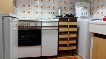 Frigorífic, microones, forn i placa de cuina