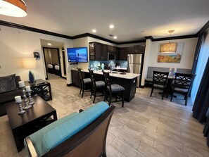 Interior - Charming 2-bedroom condo in Cocoa Beach with AC and WiFi (Cocoa Beach)