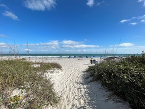 Beach - Charming 2-bedroom condo in Cocoa Beach with AC and WiFi (Cocoa Beach)