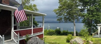 Beautiful 3-bedroom house on the bay in Bayside, a historic village in Northport