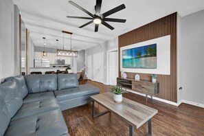 TV - 3 Bedrooms / 2 Bathrooms / West Lucaya (8982SP) (Kissimmee)