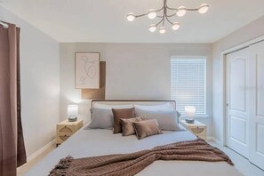 7 bedrooms, travel cot, WiFi, bed sheets