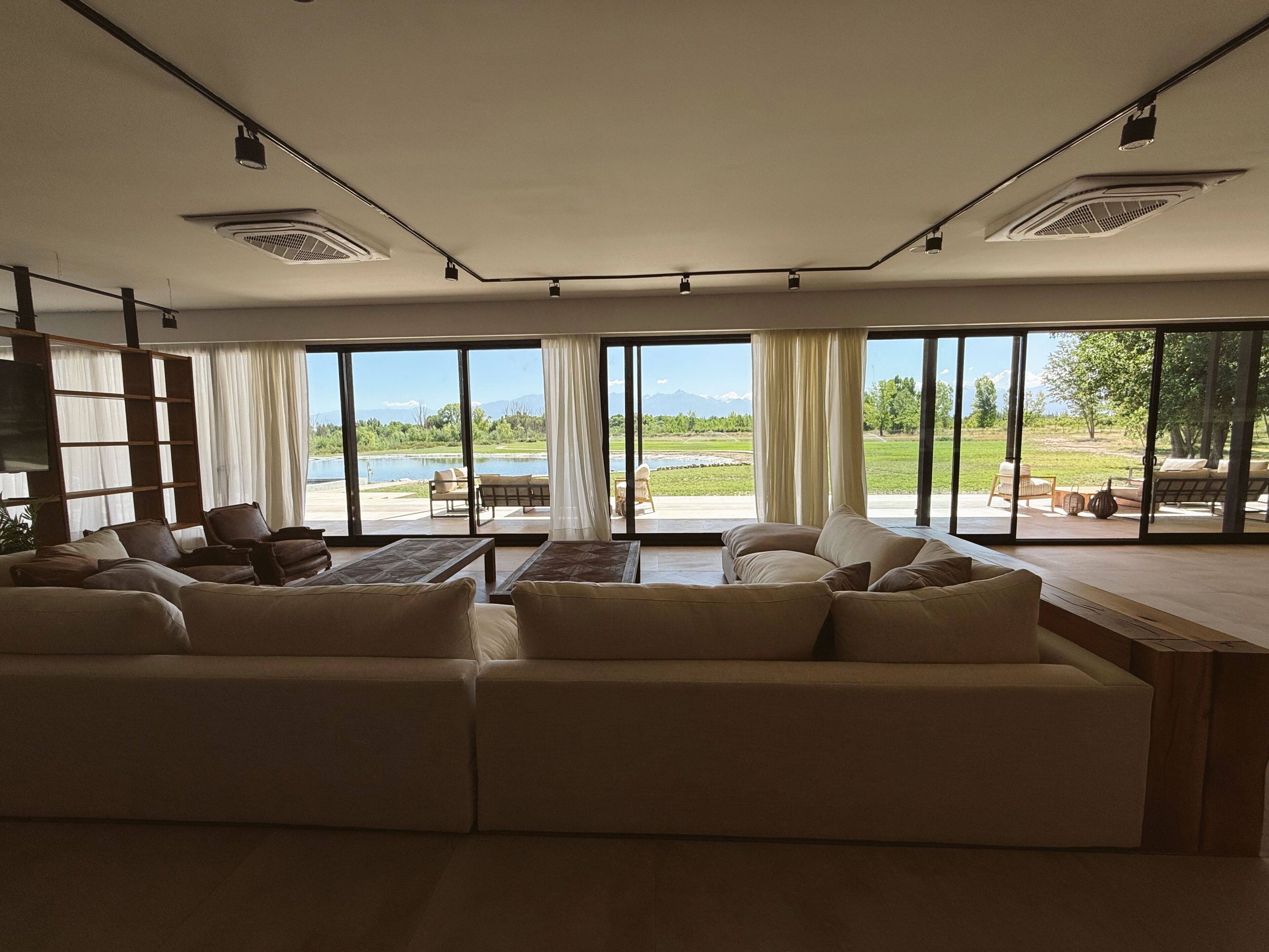 Ferienhaus, Bergblick | Wohnbereich | Fernseher