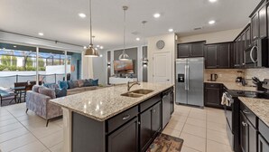 Lakás, több ágy (117 JW - 5BR Resort Townhome: Private) | Privát konyha | Sütő, elektromos vízforraló és kenyérpirító