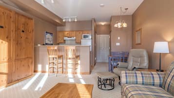 Televisión y chimenea