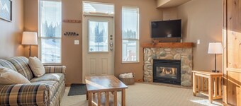 Cozy studio condo at Creekside - pet friendly, easy ski-in/out - pet friendly!