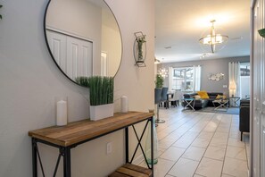 Interior - 3085 TS - Opulent 5 BR Townhome Private Pool (Kissimmee)