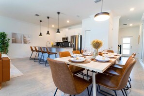 Apartamento, varias camas (4379 SL- Enchantment 4BR Townhome wit) | Restauración
