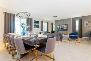 Hus - flere senge (*9332 SH - Champions Gate Unique Luxu) | Spiseområde
