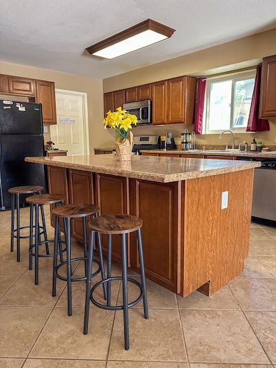 Centrally located older 4-bedroom house in lovely Yuma